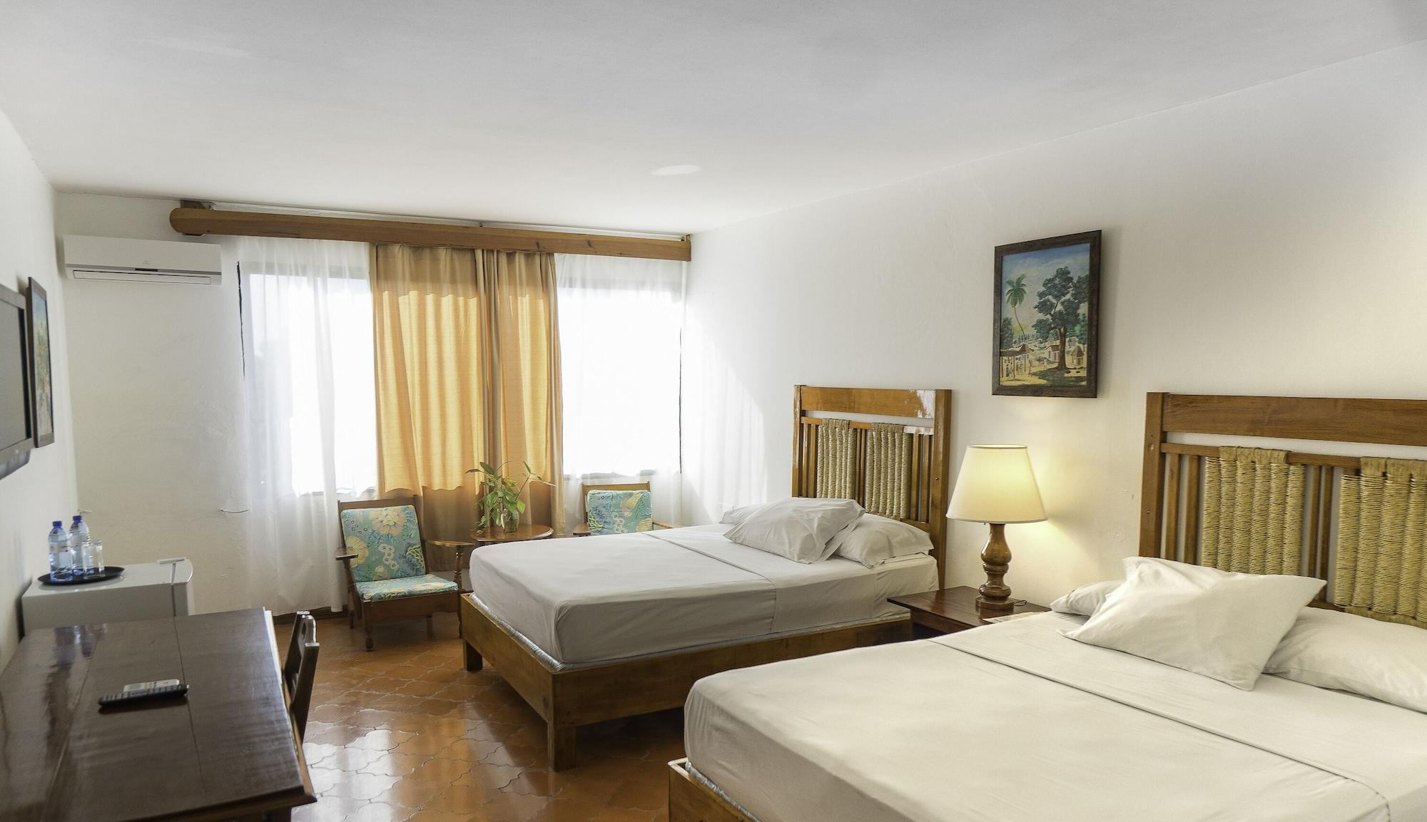 Hotel Mont Joli Cap-Haitien Bagian luar foto